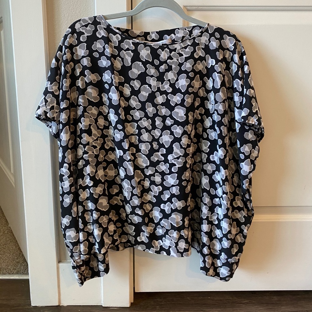 DVF Black Gray White Silk LEOPARD shirt